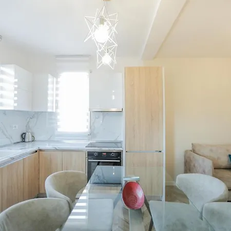 Miku Apartments-luxury View At Wilson Square ティラナ