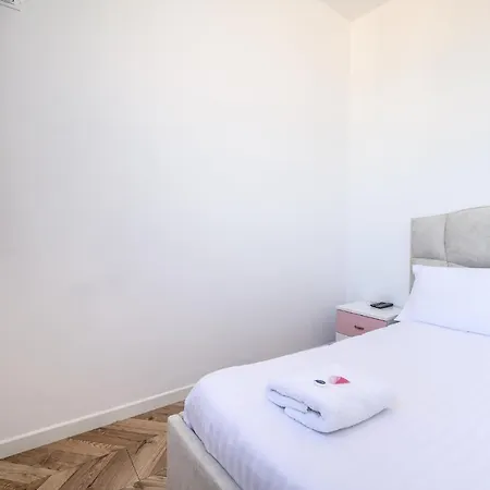 Miku Apartments-luxury View At Wilson Square * ティラナ