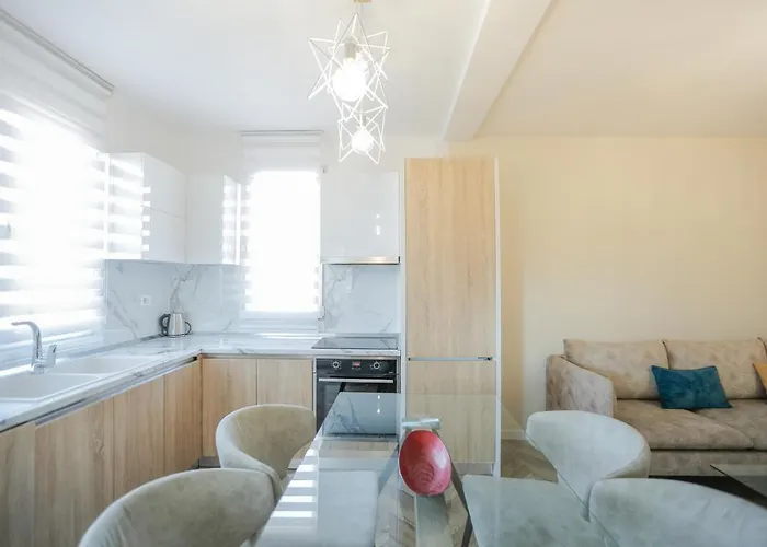 Miku Apartments-luxury View At Wilson Square 티라나