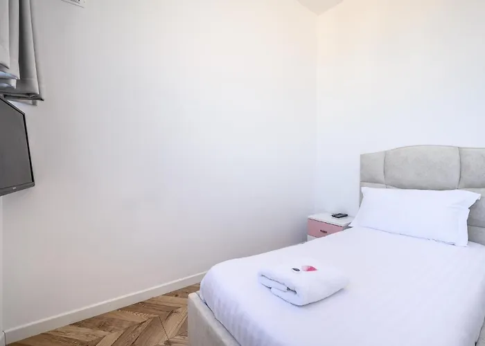 Miku Apartments-luxury View At Wilson Square * Tirana